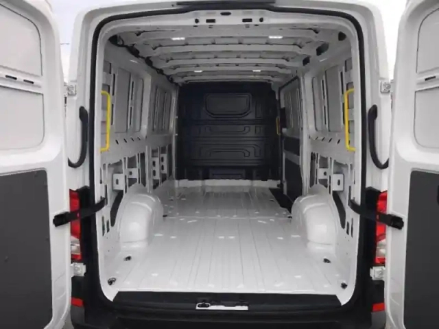 Volkswagen Crafter fg 35 l3h3 2.0 tdi 140ch business traction bva8 — photo 13