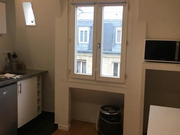 Charmant studio refait à neuf