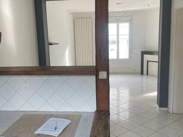 TOURS/Marat - beau rez-de jardin très lumineux sur rue calme de 82.5m2 avec entrée indépendante - DP
