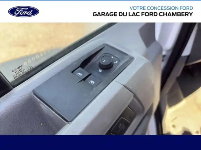 Volkswagen Crafter fg 35 l3h3 2.0 tdi 140ch business traction — photo 14