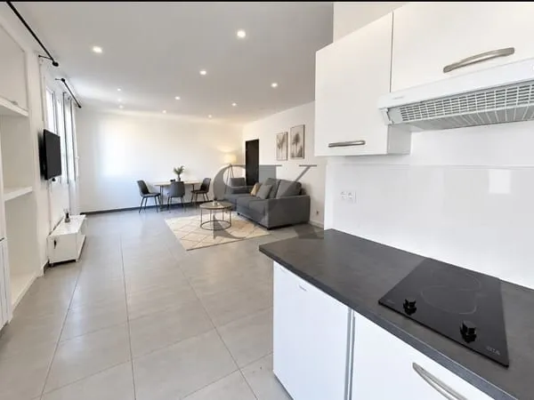 Vente STUDIO 27 m2 refait à neuf entièrement équipé 13003 Ma