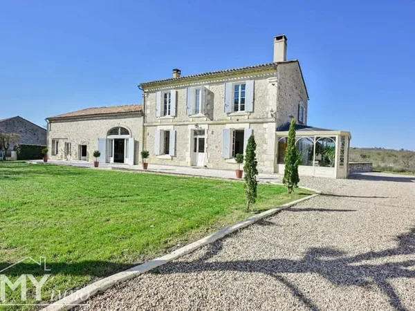 Maison 11 pièces 424 m²