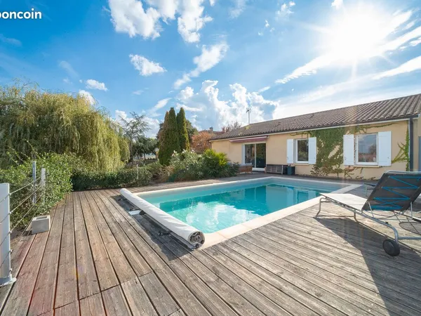 Maison 4 chambres avec piscine chauffée - Terrain 1 900 m²