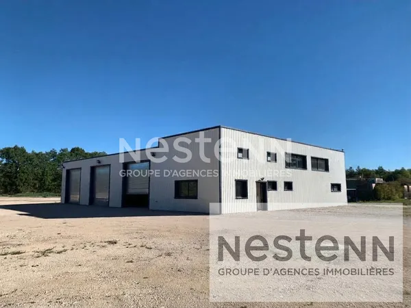 Local d'activité 820 m² + bureaux 3 portes de 4,50 m . terrain 10 000 m². Ecoparc de Sologne (41)