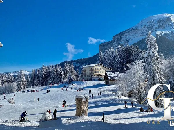 Local 1264 m² Sarcenas
