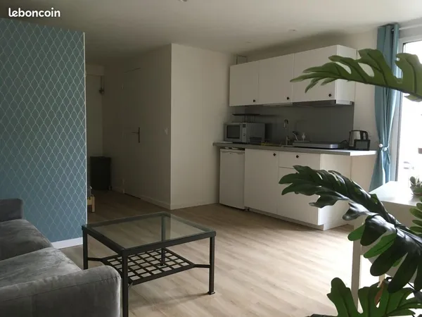 Studio meublé 30m2 - 800/mois CC Chaville-Vélizy