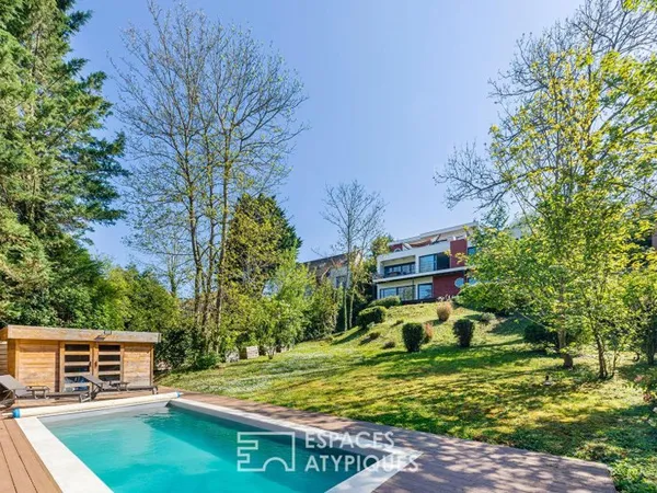 A Presles : Maison d'architecte baignée de lumière, avec piscine et vue sur la vallée