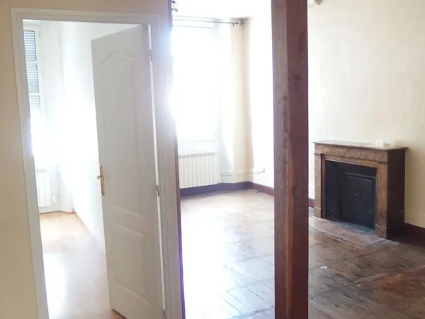 à louer Apt F3 non meublé de 60m2 grand séjour + 2 chambres