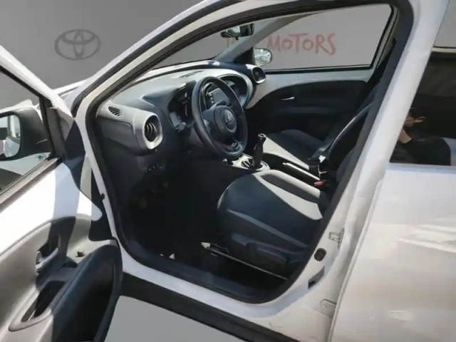 Toyota Aygo 1.0 vvt-i 72 dynamic — photo 9