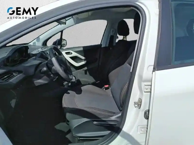 Peugeot 208 puretech 68ch bvm5 — photo 9