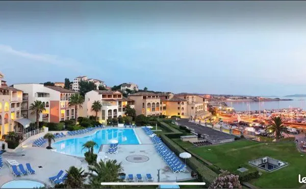 Appartement rez-de-jardin, au domaine des visages de la Coudoulière, avec piscine, parking privé et 
