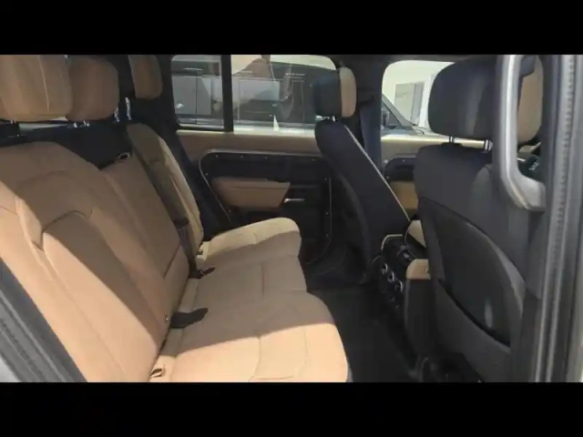 Land Rover Defender 110 2.0 p300e phev x — photo 19