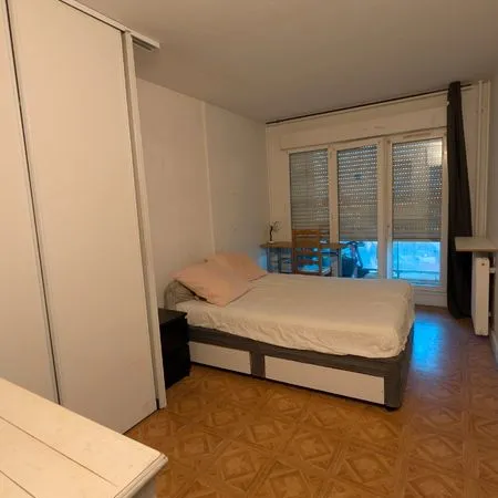 Grande chambre à louer avec balcon | FEMMES UNIQUEMENT | ALFORTVILLE