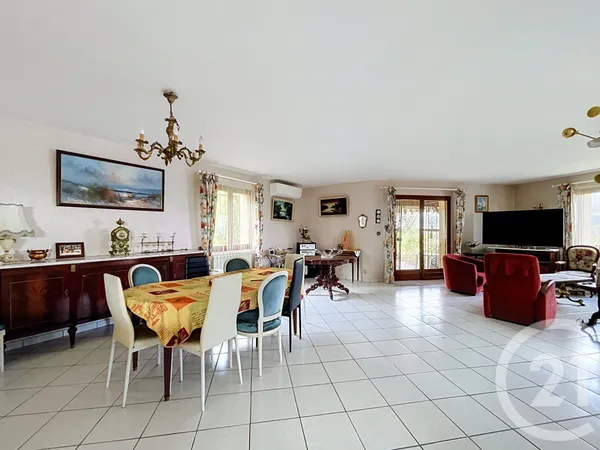 Maison 8 pièces 219 m²