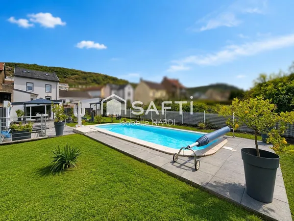 Maison individuelle rénovée avec piscine, coup de coeur assuré !