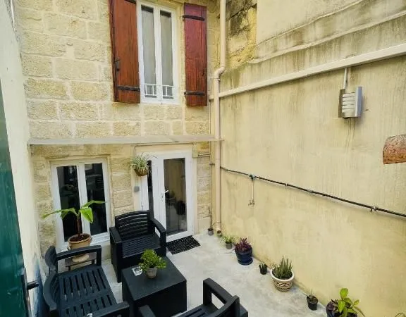 Maison de village rénovée avec cour - 2 chambres - Centre de Gallargues-le-Montueux