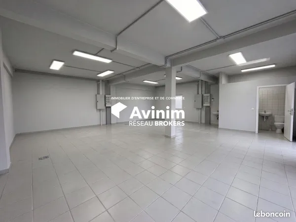 Local 97 m² Baie-Mahault