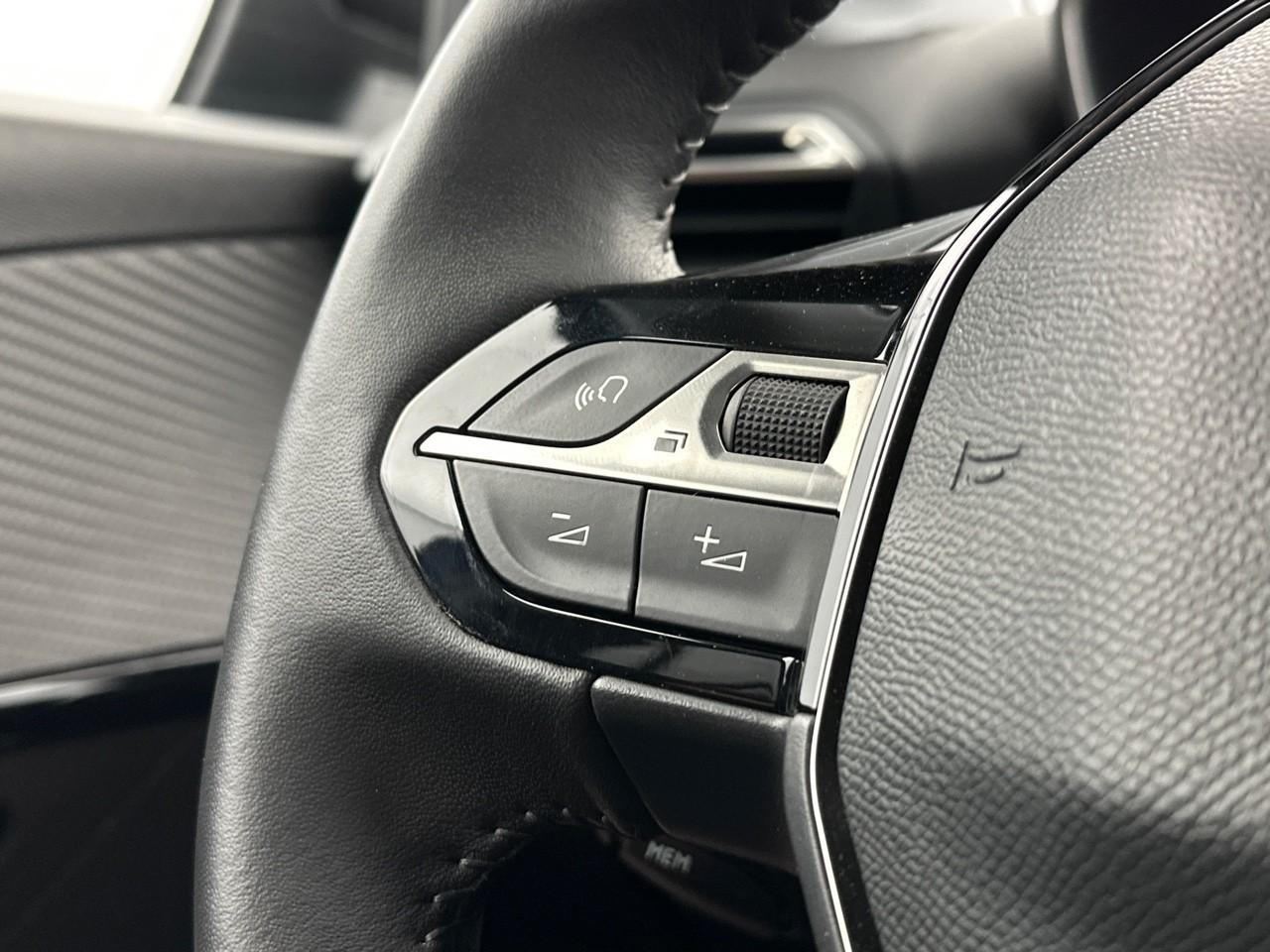 Peugeot 208 puretech 100 s&s bvm6 allure — photo 17