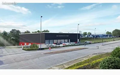 Local 2 500 m²