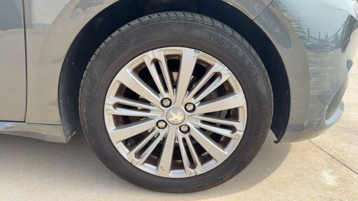 Peugeot 208 1.2 Puretech 110 EAT6 - Allure – 2016 – 114052 km – Essence – Boîte Automatique — photo 29