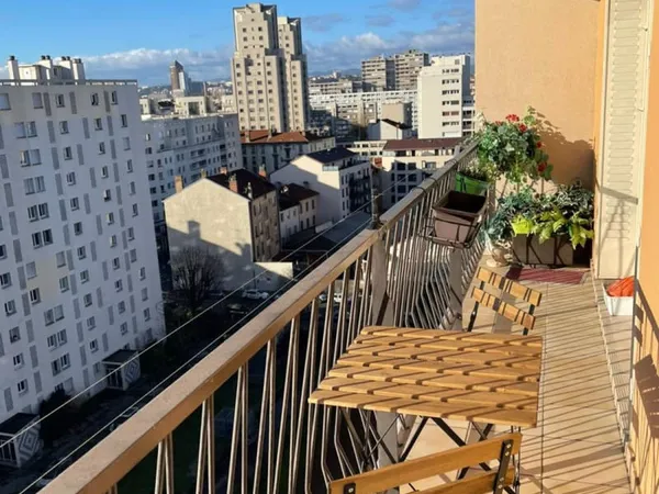 Coloc sympa dernier étage gratte ciel