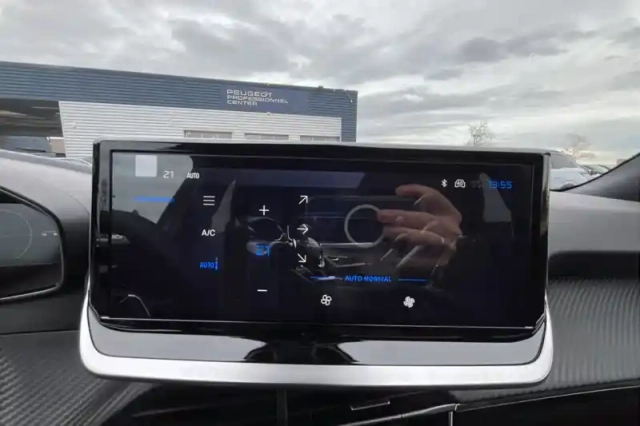 Peugeot 2008 hybrid 145 e-dcs6 — photo 73