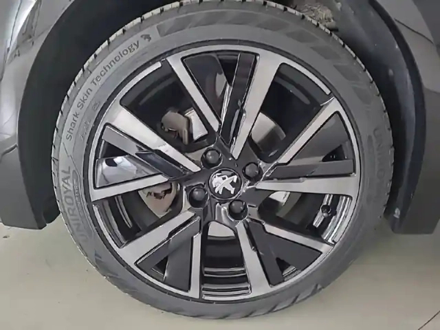 Peugeot 208 puretech 100 s&amp;s eat8 — photo 35