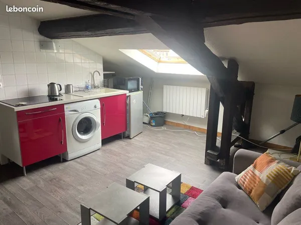 Appartement meublé mansardé avec chambre séparée - Villeurbanne Grandclément - 595 CC