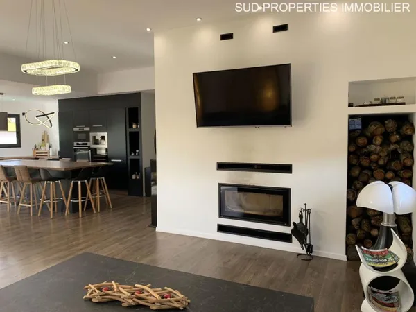 OPPORTUNITÉ RARE  - PRIX TRÈS ATTRACTIF - VILLA CONTEMPORAINE - 4 CHAMBRES - GARAGE - PISCINE