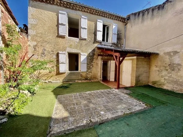 Maison de rue ( 135m2)- 7 pièces- Terrasse à Gondrin