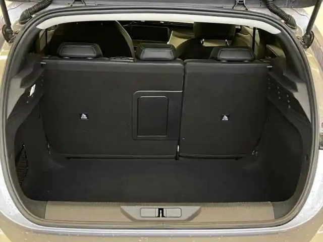 Peugeot 308 phev 180ch allure e-eat8 — photo 5