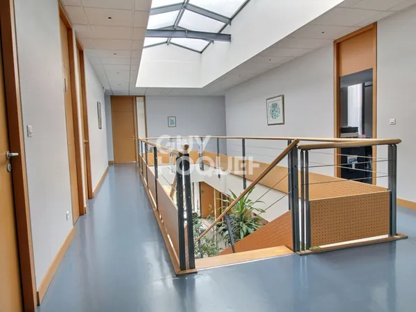 Bureau 900 m²