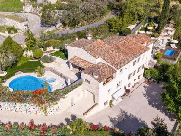 Villa 11 pièces 420 m²