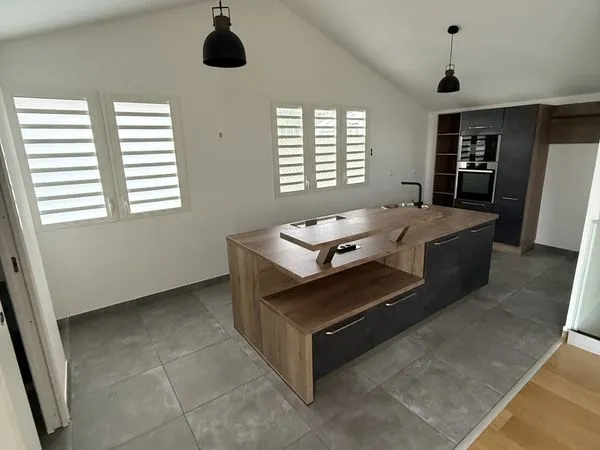 Superbe appartement T4 de 115m2 en duplex avec varangue de + 130 m² et vues mer et montagne