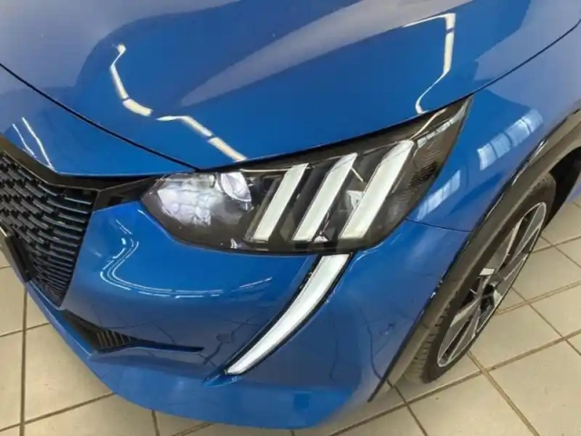 Peugeot 208 e- 136ch gt — photo 3
