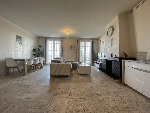 F6 157 m2 4 chambres + 6 parkings