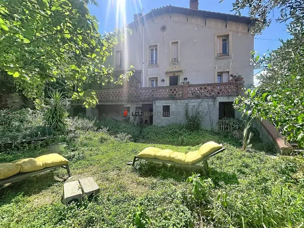 Maison 3 faces de 152m² - Garage - Jardin - Terrasse - Verranda