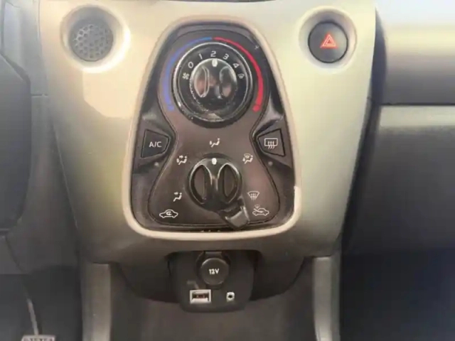 Citroën C1 vti 68 feel 5p — photo 14
