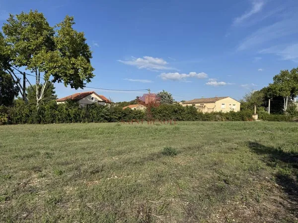 Terrain 450 m²