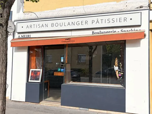 Ensemble : Local commercial, entrepôt et appartement