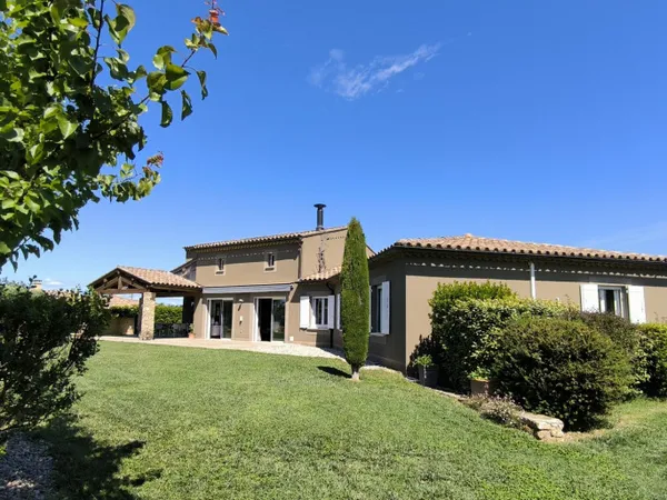 Maison 9 pièces 200 m²