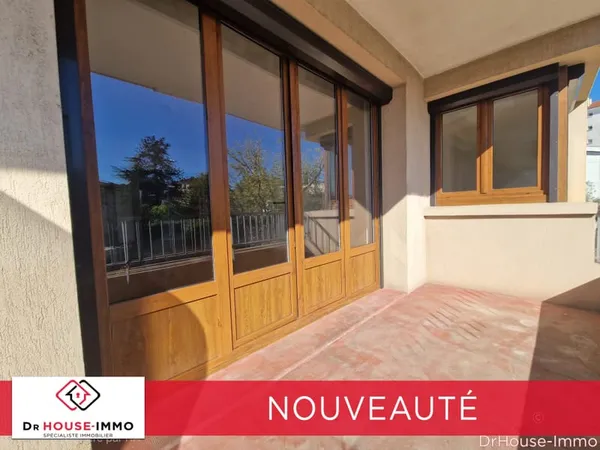 Appartement traversant de 76 m² avec balcons, cave et parking à Romans-sur-Isère