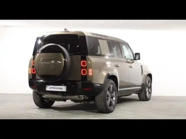 Land Rover Defender 110 2.0 p300e phev x-dynamic se — photo 11
