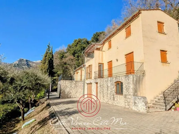 Maison 9 pièces 257 m²