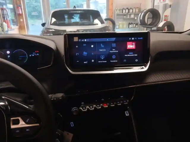 Peugeot 2008 hybrid 145 e-dcs6 — photo 8