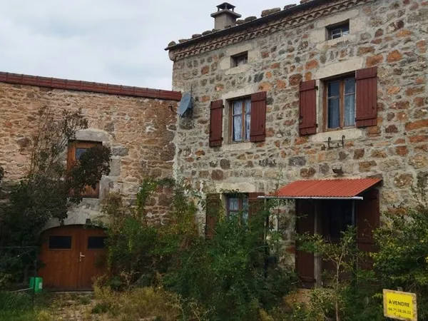 Ancien corps de ferme en pierre maison avec écurie grange et garage atelier