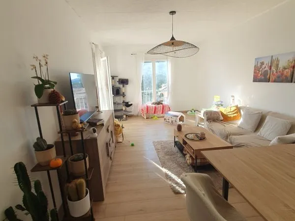 PÉZENAS - DUPLEX 110 m² - 4 CHAMBRES - TERRASSE - PARKING