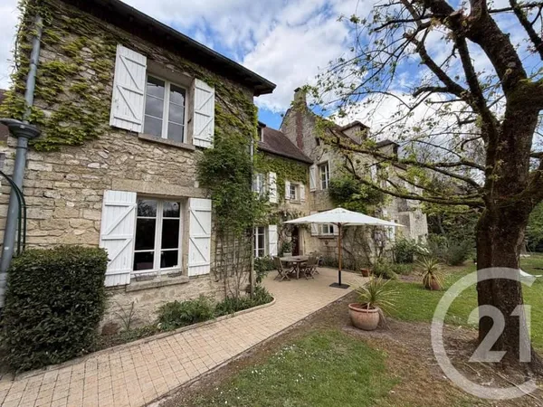 Maison 8 pièces 253 m²