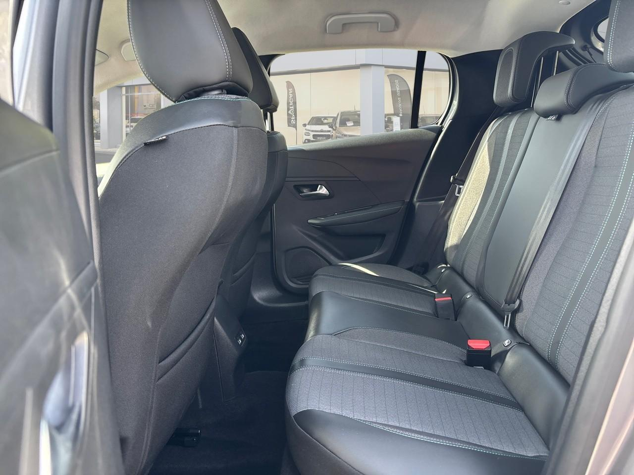 Peugeot 208 e-208 136ch allure — photo 10