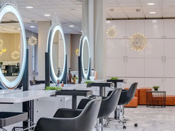 Lyon 7 - Salon de coiffure et concept store mode et accessoires